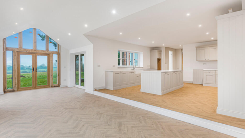 House in Birmingham, Sutton Coldfield - View 4