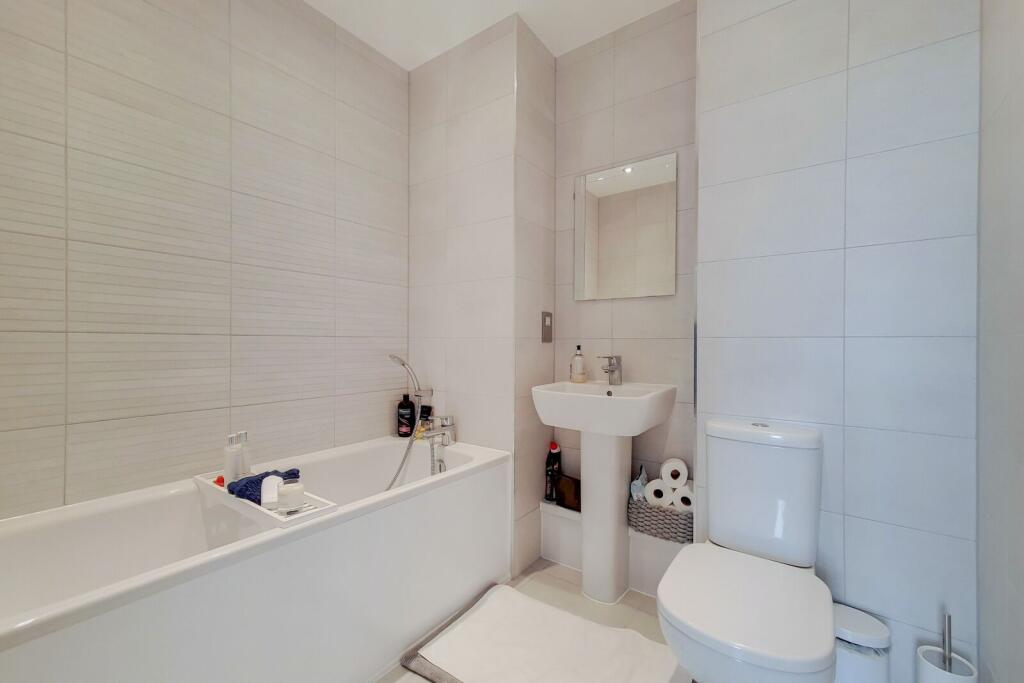 Apartment in Harrow - More