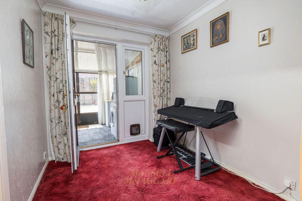 House in Crawley, Broadfield - View 5