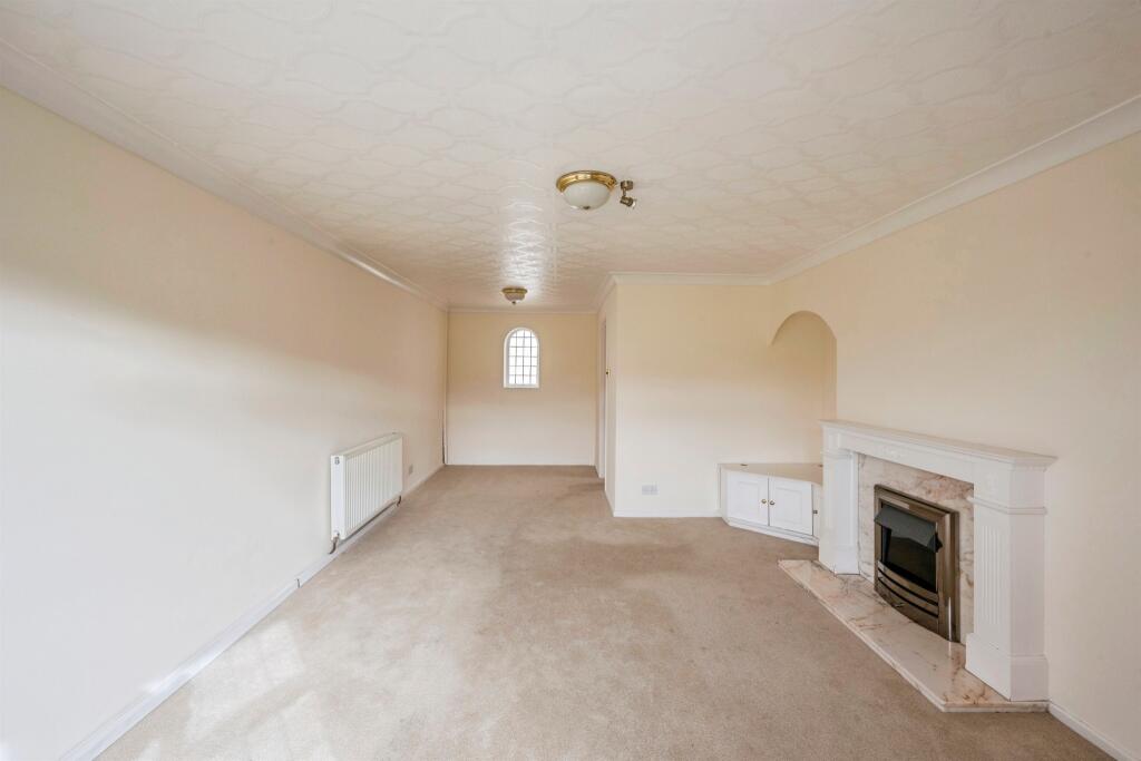 House in Doncaster, Armthorpe - View 5