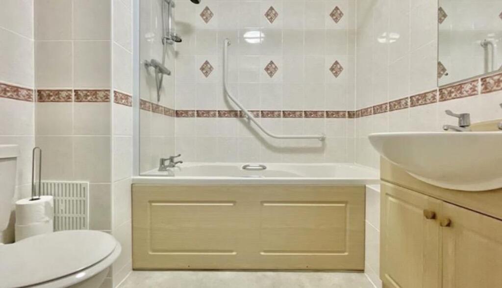 Apartment in Dorchester - View 3
