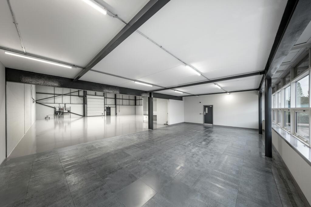 2019- Unit 689 Stirling Road - STE -3899.jpg