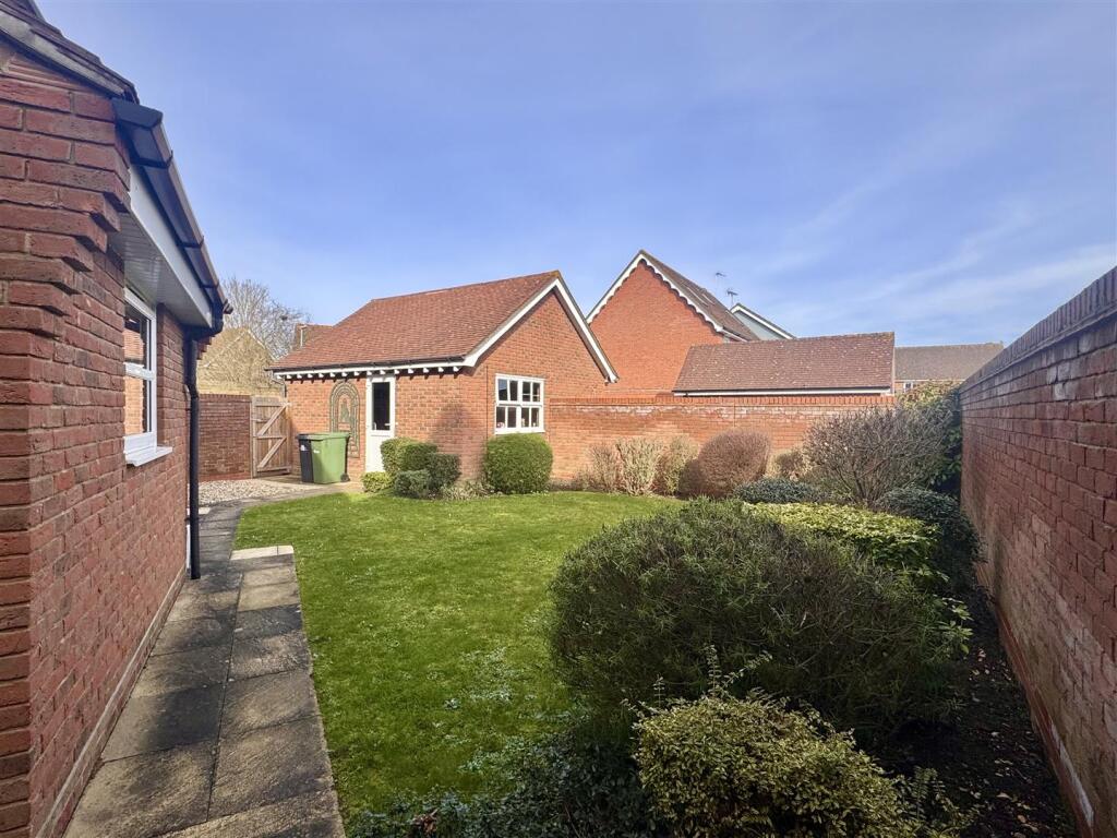 Cuckoo Way, Great Notley, Braintree photo 3