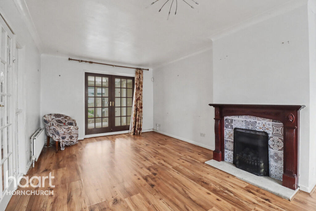 Main image of property: Calbourne Avenue, HORNCHURCH