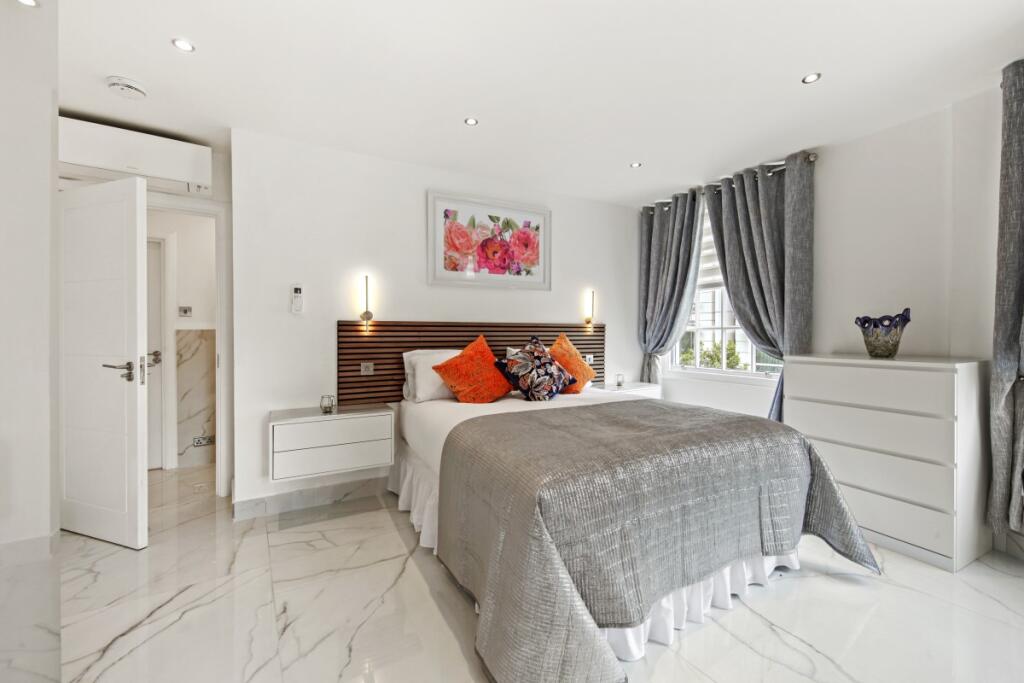 Apartment in London, City of Westminster - View 4