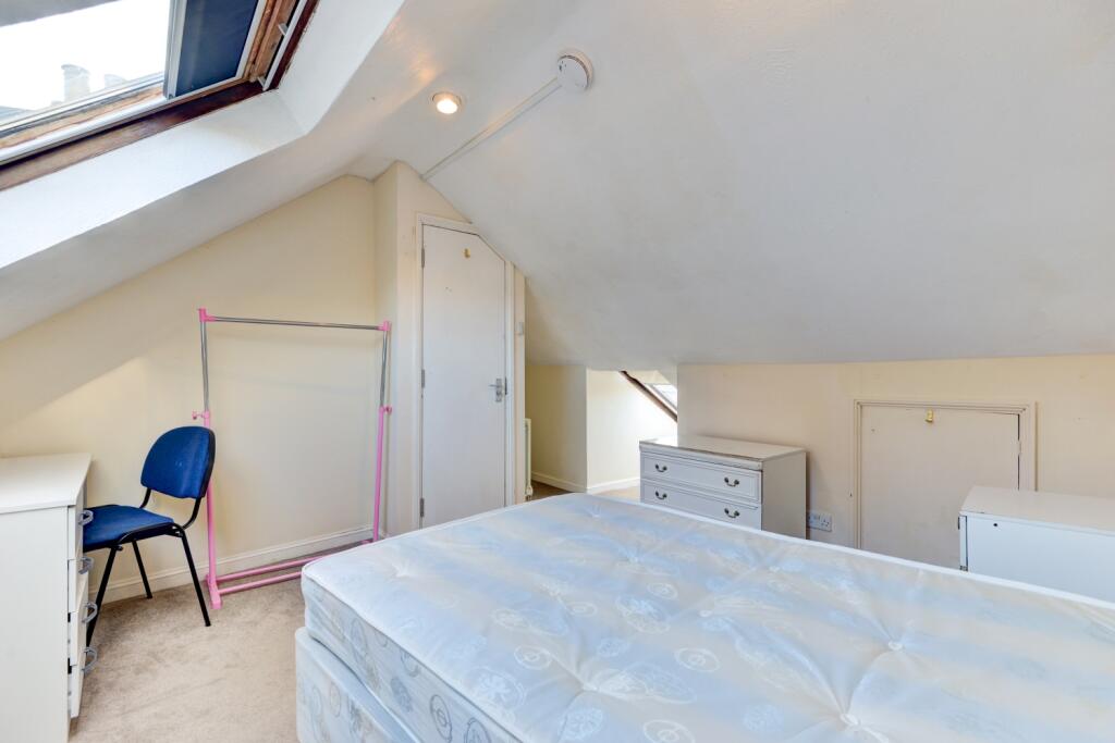 6 bedroom terraced house for rent