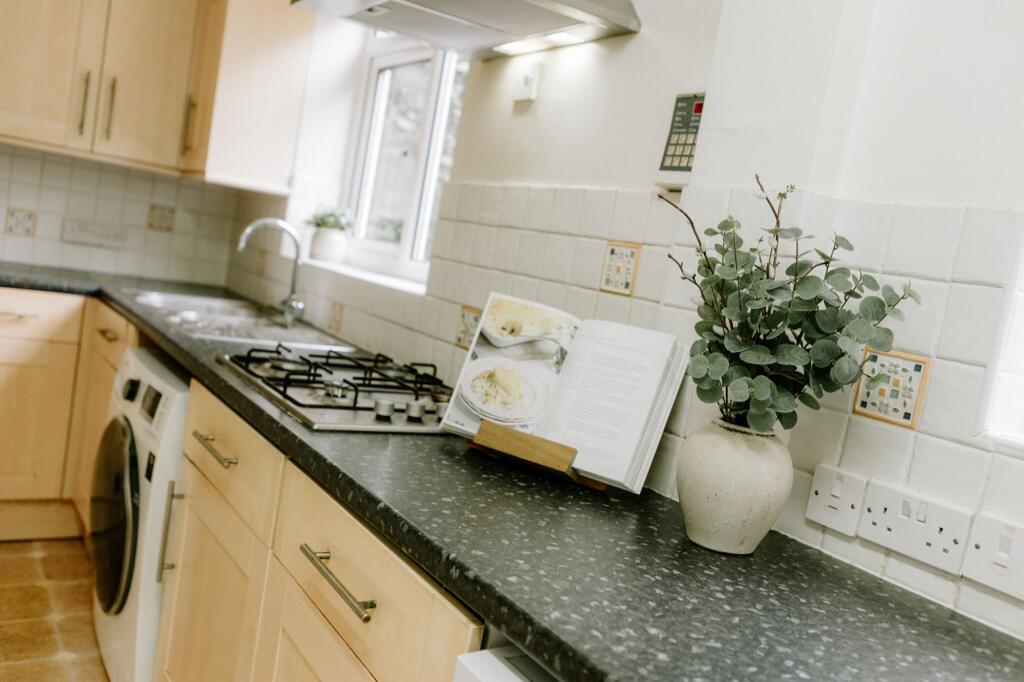 House in Cuddington, Sandiway - More