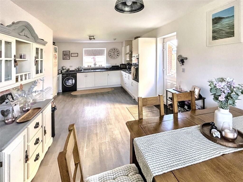 39, Willow Rise, Witheridge, Tiverton, Devon, EX16 photo 2
