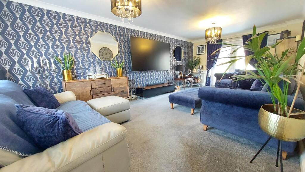 Nene Close, BOURNE photo 4