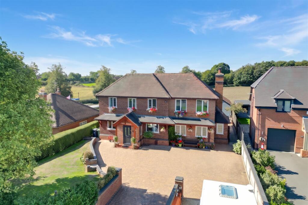 5-bed detached on Ravenstone Road, Heather, LE67, £650,000