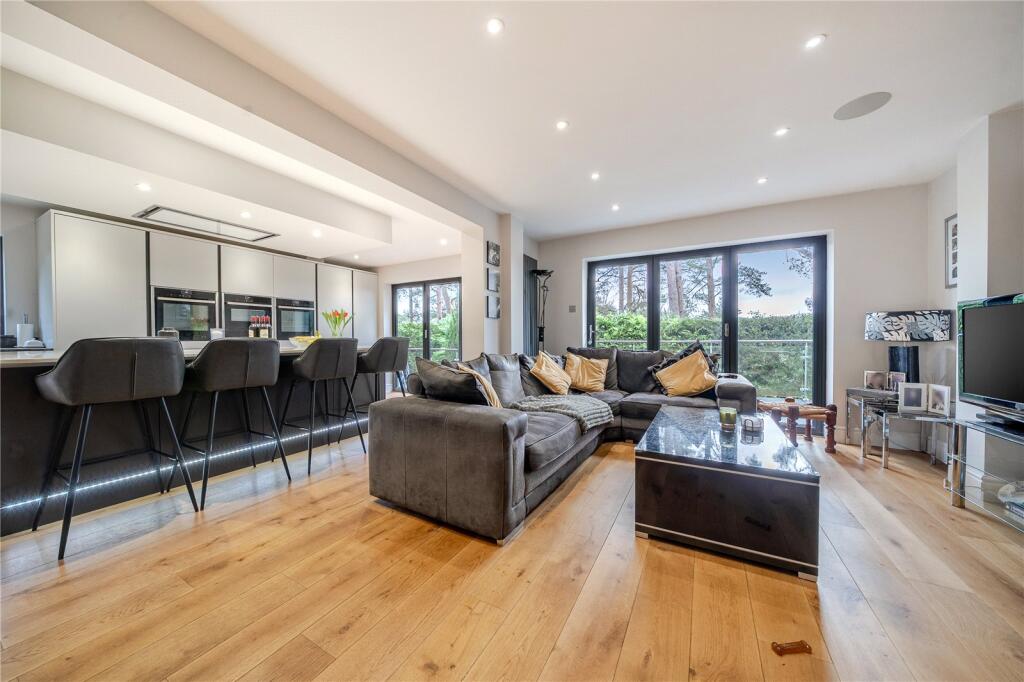 Walkers Ridge, Camberley, Surrey, GU15 photo 3