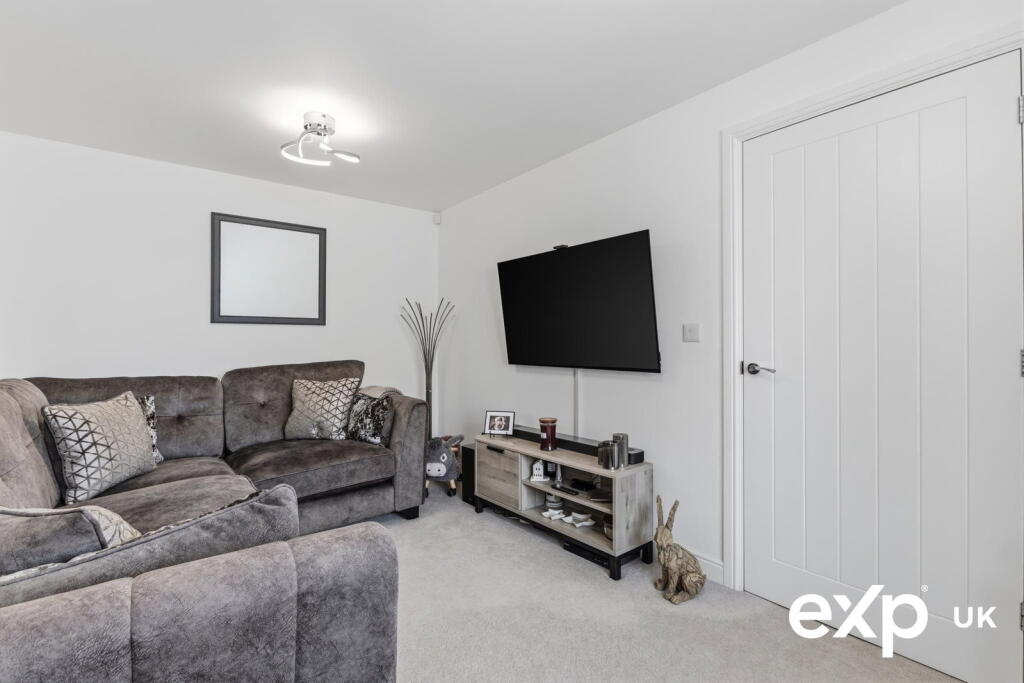 House in Gedling, Bestwood Village - More
