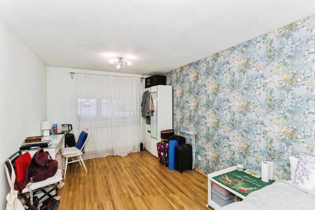 Apartment in Northampton - View 5