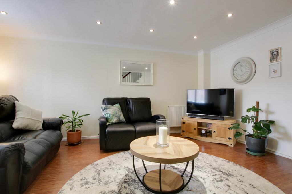 Poinsettia Close, Titchfield Park photo 2