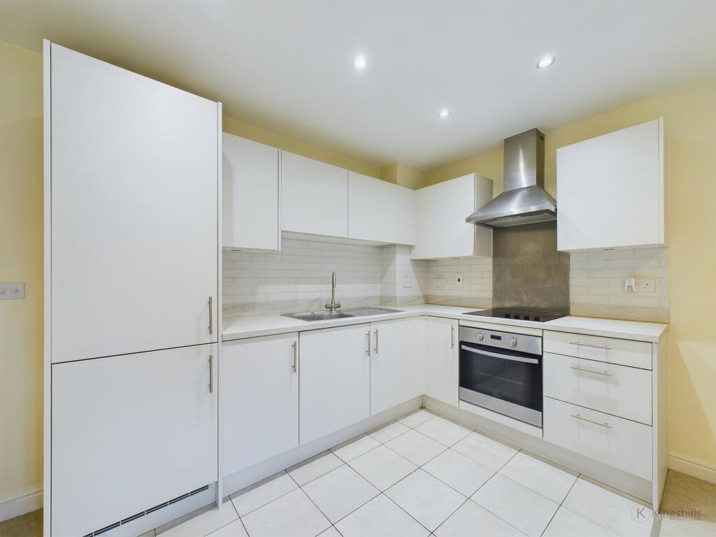 Apartment in Hemel Hempstead - View 2