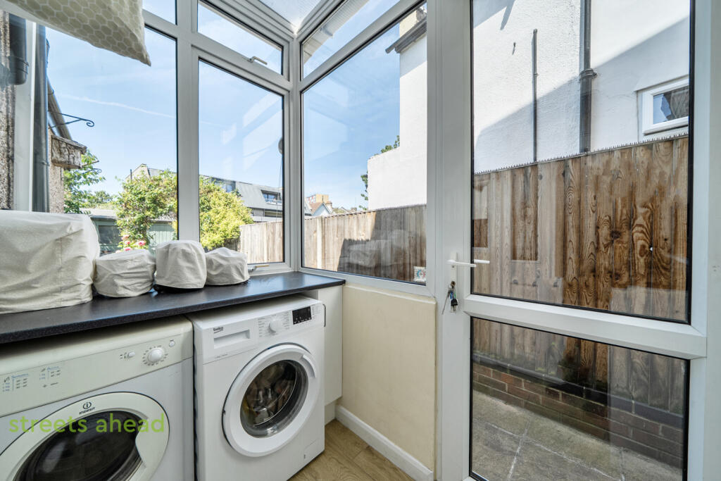 House in London, Broad Green - View 5