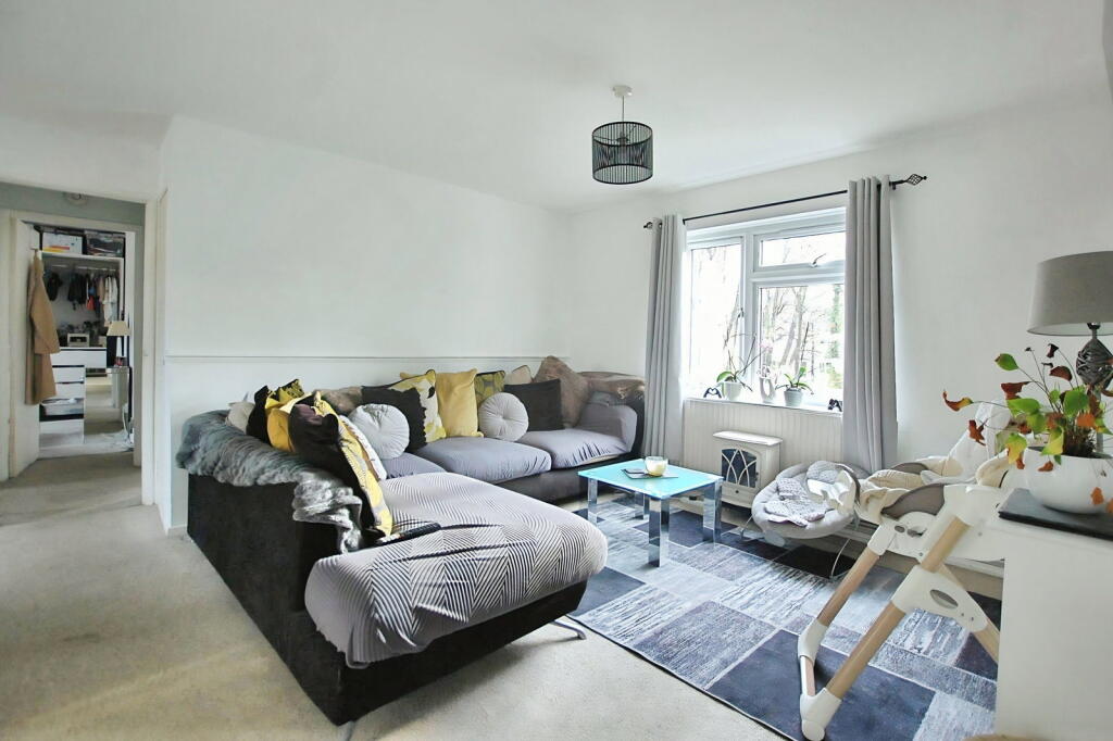 Apartment in Gloucester - View 3