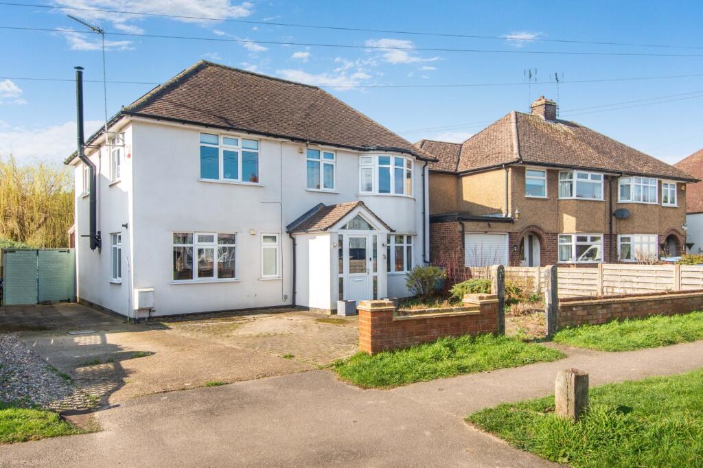 House in St Albans, North Mymms - View 2