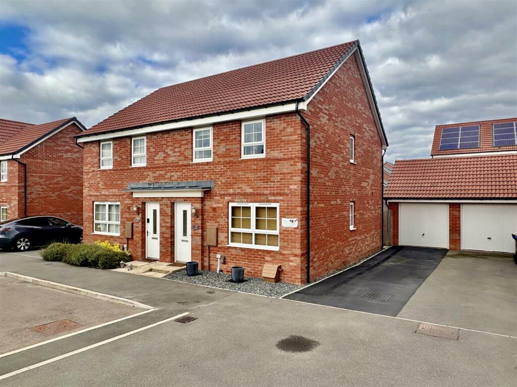 3-bed semi-detached on Wesson Road, Warwick, £365,000