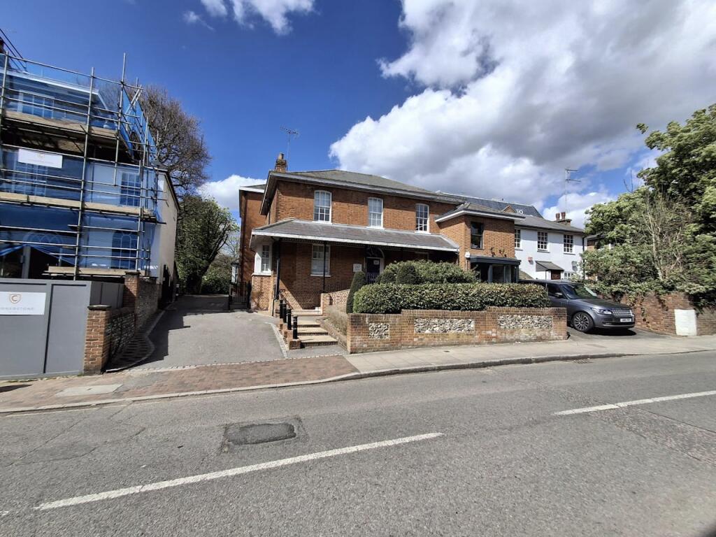 Main image of property: 26 Bridge Street, Leatherhead, KT22 8BZ