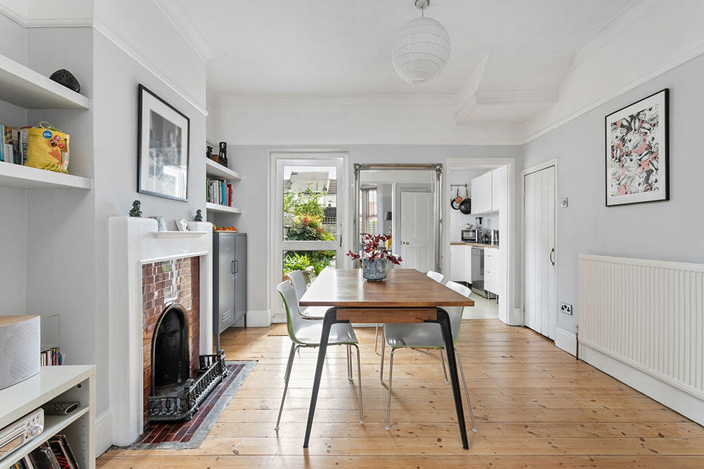 Richmond Road, Leytonstone, E11 - More