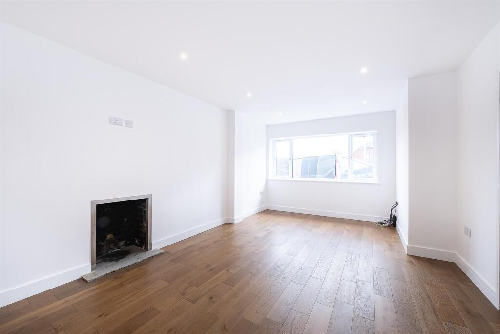 House in Harpenden, Roundwood - View 5