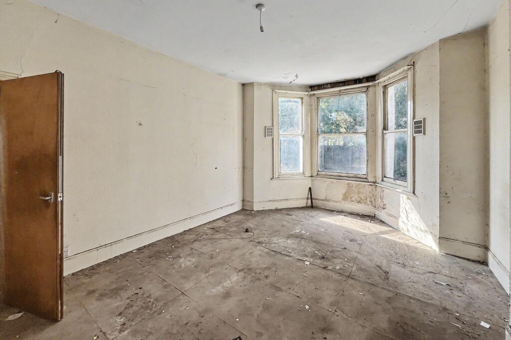 Apartment in London, Merton Park - View 3