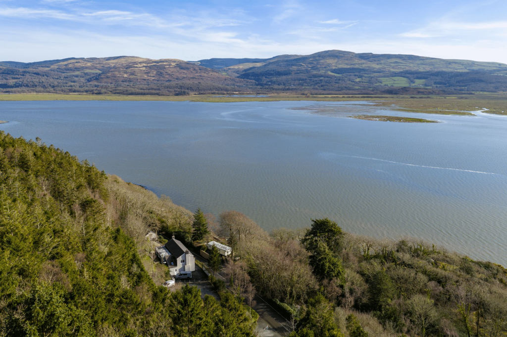 Main image of property: Aberdovey, LL35