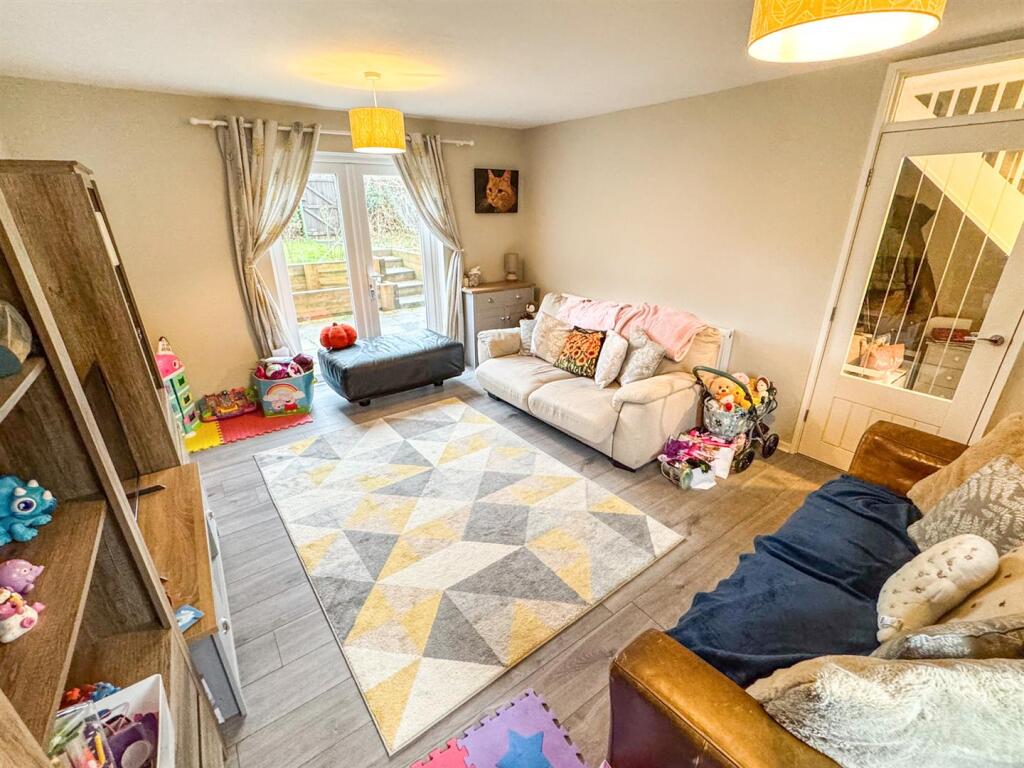 House in Corby, North Northamptonshire - More