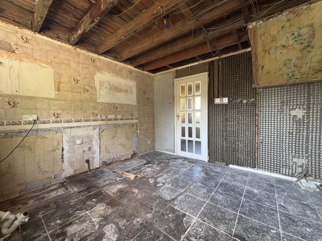 House in Kirkcaldy - More