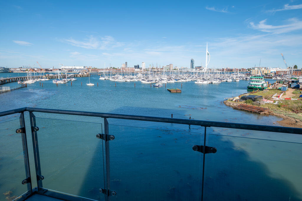 Apartment in Gosport, Hampshire - View 3