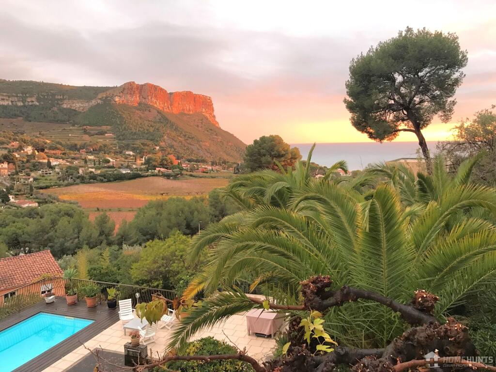 Main image of property: Provence-Alps-Cote d`Azur, Bouches-du-Rhône, Cassis
