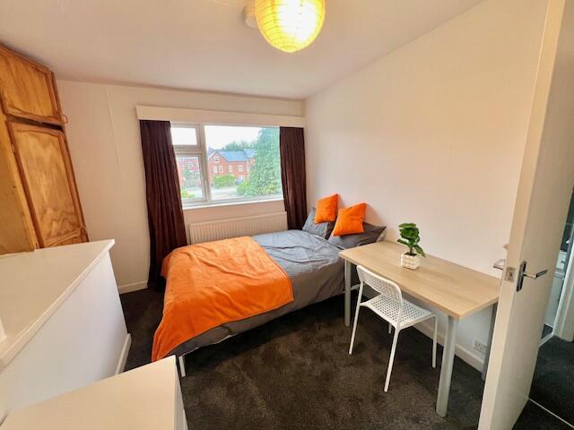 Apartment in Leeds - View 3