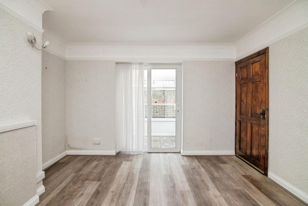 City Road, OLDBURY, West Midlands, B69 - View 5