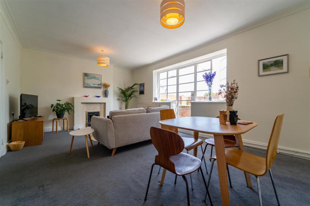 Apartment in Birmingham, West Midlands - More