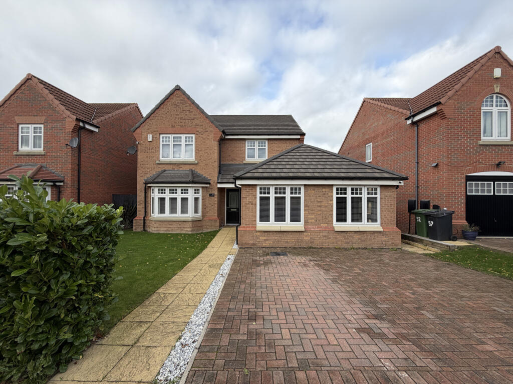 Main image of property: Amberwood Chase, Dewsbury, West Yorkshire