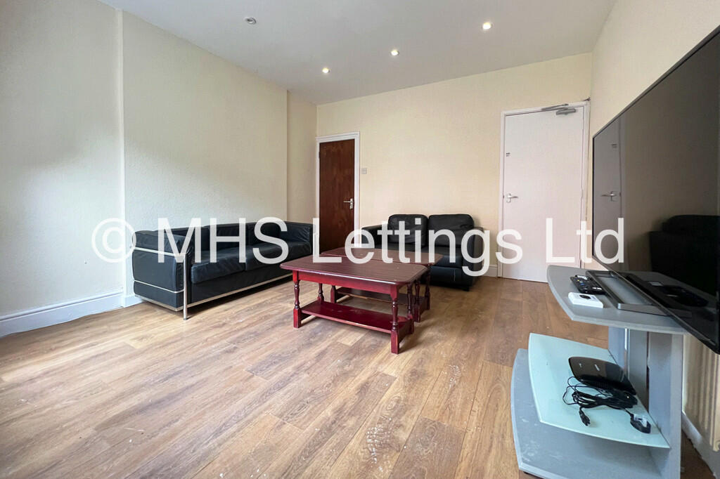 House in Leeds, West Yorkshire - View 2