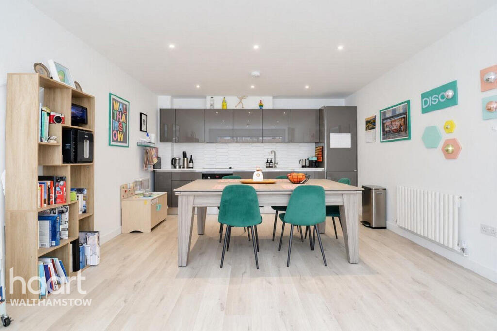 House in London - View 2