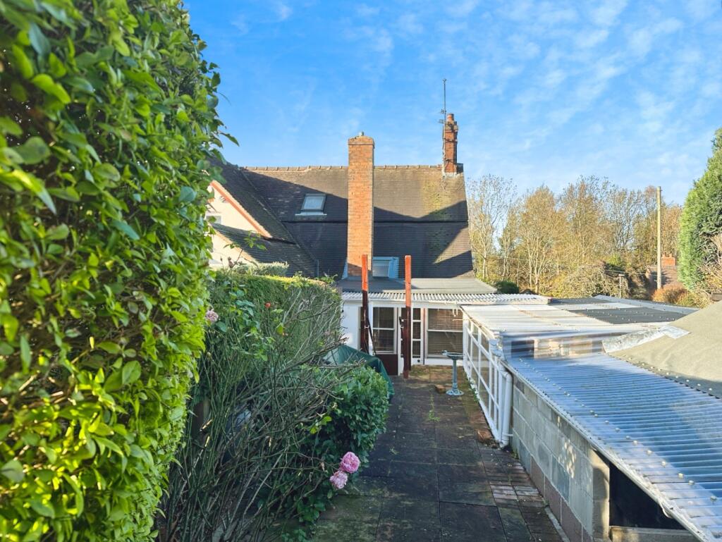Sunnyside Road, Ketley Bank, Telford, Shropshire, TF2 0DR photo 4