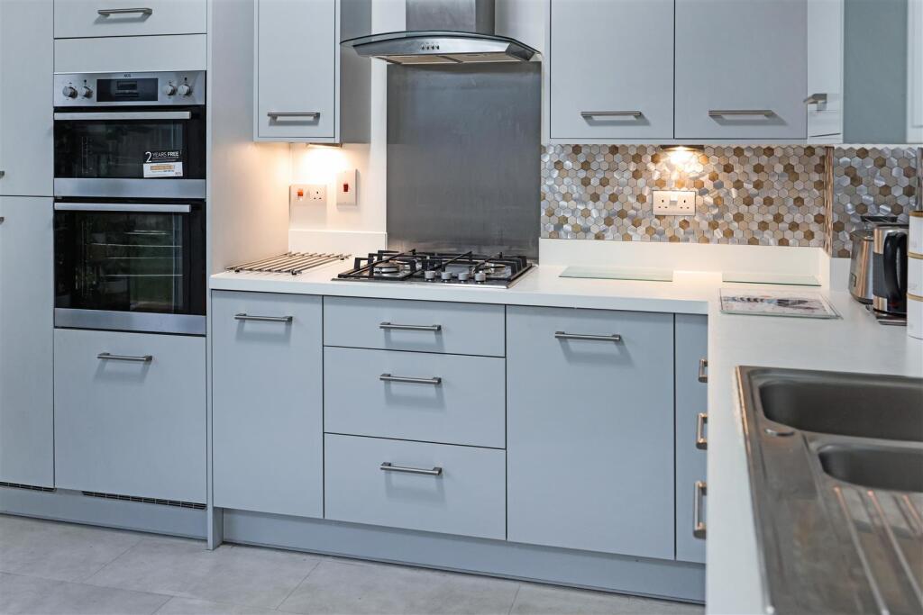 Swan grove, Basildon photo 4