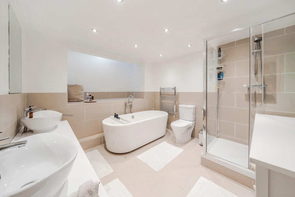 Apartment in London - View 5