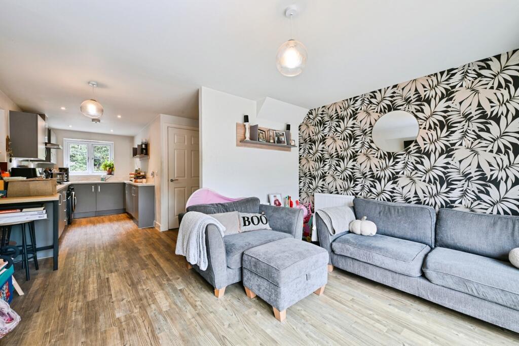 House in Nottingham, Nottinghamshire - More