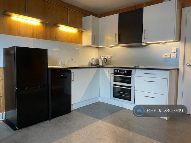 2 bedroom maisonette for rent