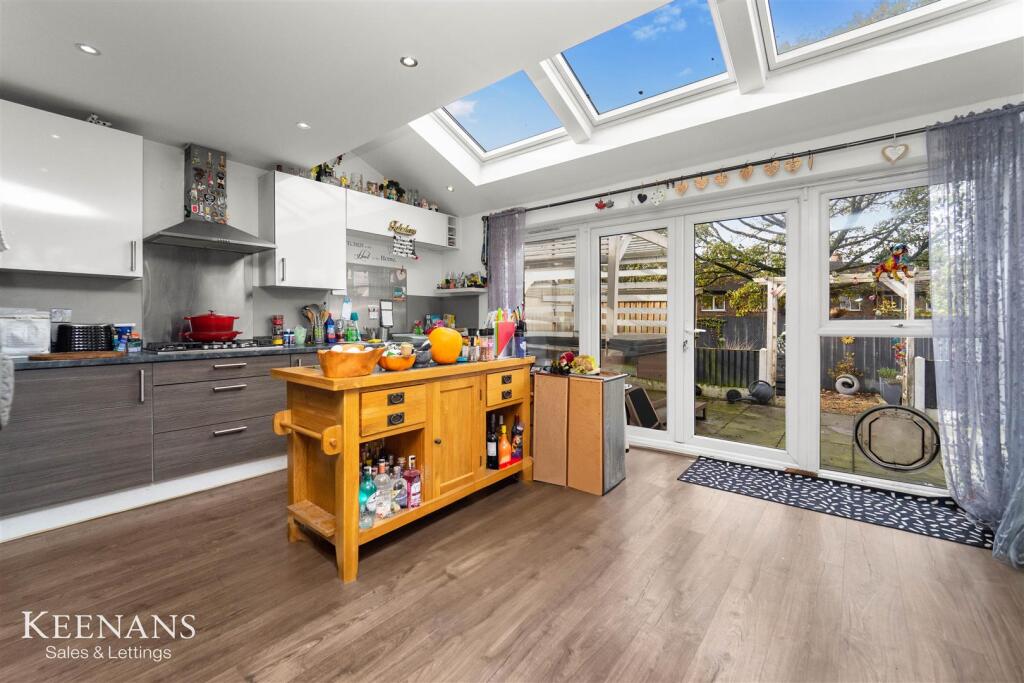 Weaver Close, Heywood photo 2
