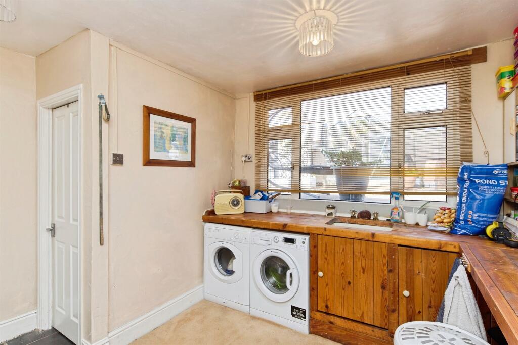 House in Derby, Chaddesden - More