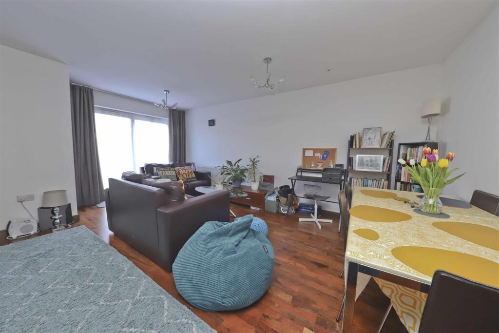 Four Seasons Terrace , West Drayton photo 2