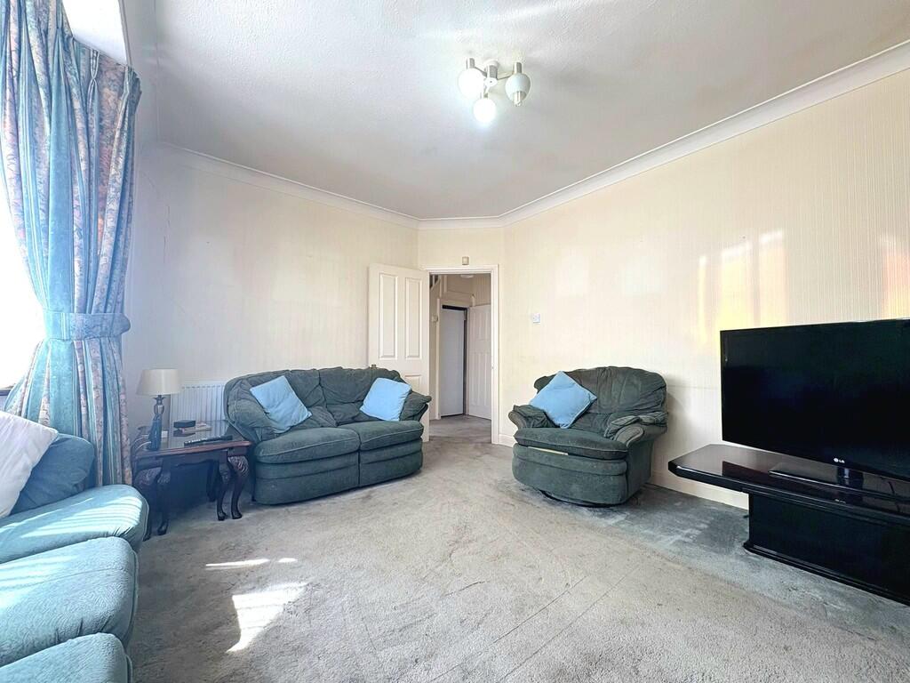 House in London, Queensbury, Kenton - View 3