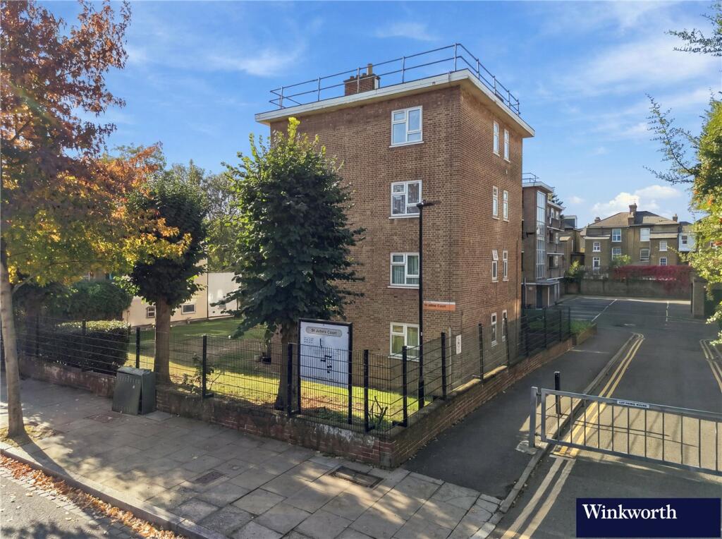 3-bed flat on St Johns Court, Queens Drive, N4, £475,000