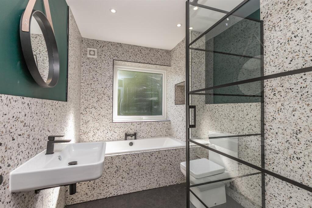 Rusland Court, Oakfield, Sale photo 4