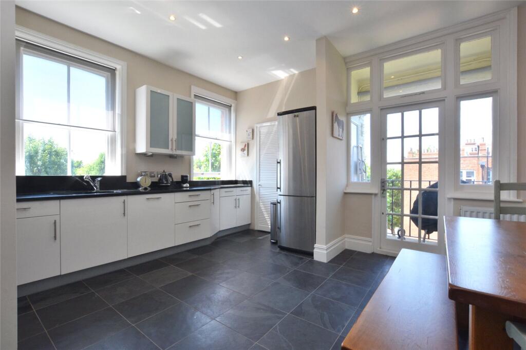 Apartment in London - View 5